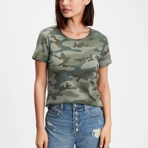 GAP Camo Crewneck T-Shirt Size S